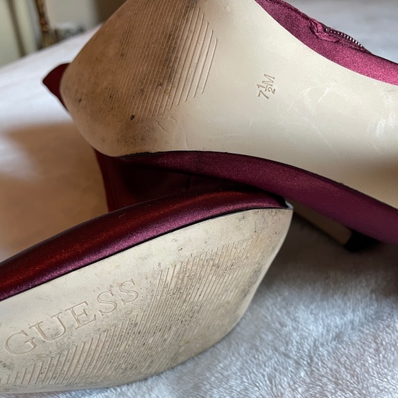 Guess Woman’s Aspire Red Satin Booties - Size 7.5 - Picture 4 of 5